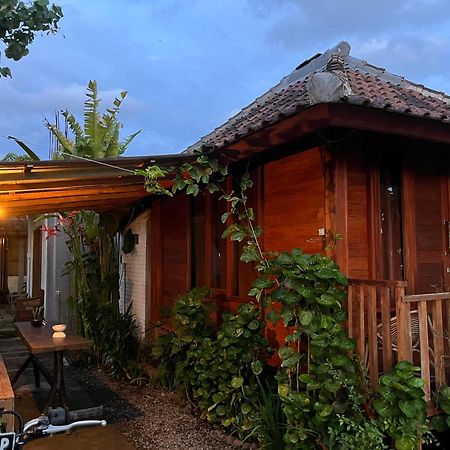 Апартаменты Ayolah Surf House &Surf Camp Jembrana  Экстерьер фото
