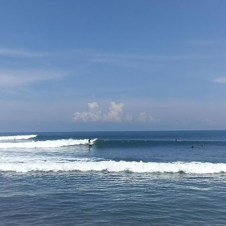 Апартаменты Ayolah Surf House &Surf Camp Jembrana  Экстерьер фото