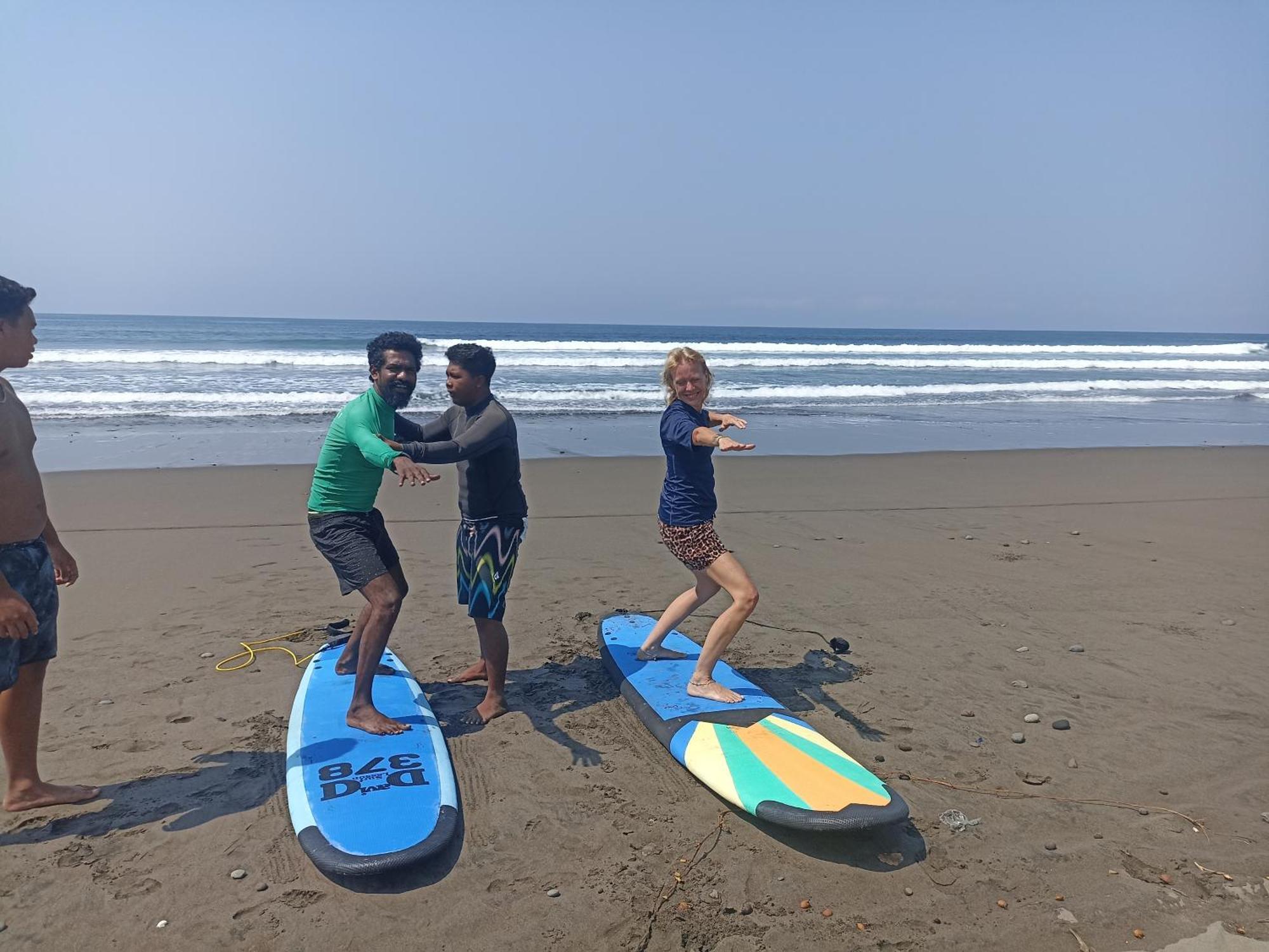 Апартаменты Ayolah Surf House &Surf Camp Jembrana  Экстерьер фото