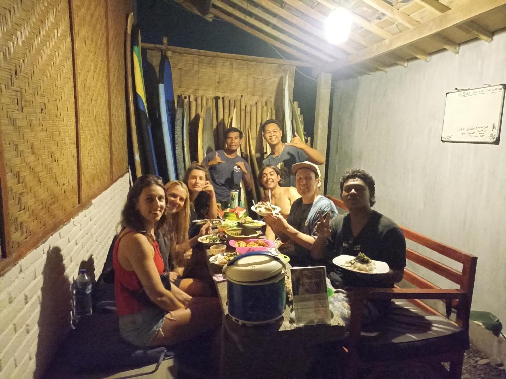 Апартаменты Ayolah Surf House &Surf Camp Jembrana  Экстерьер фото