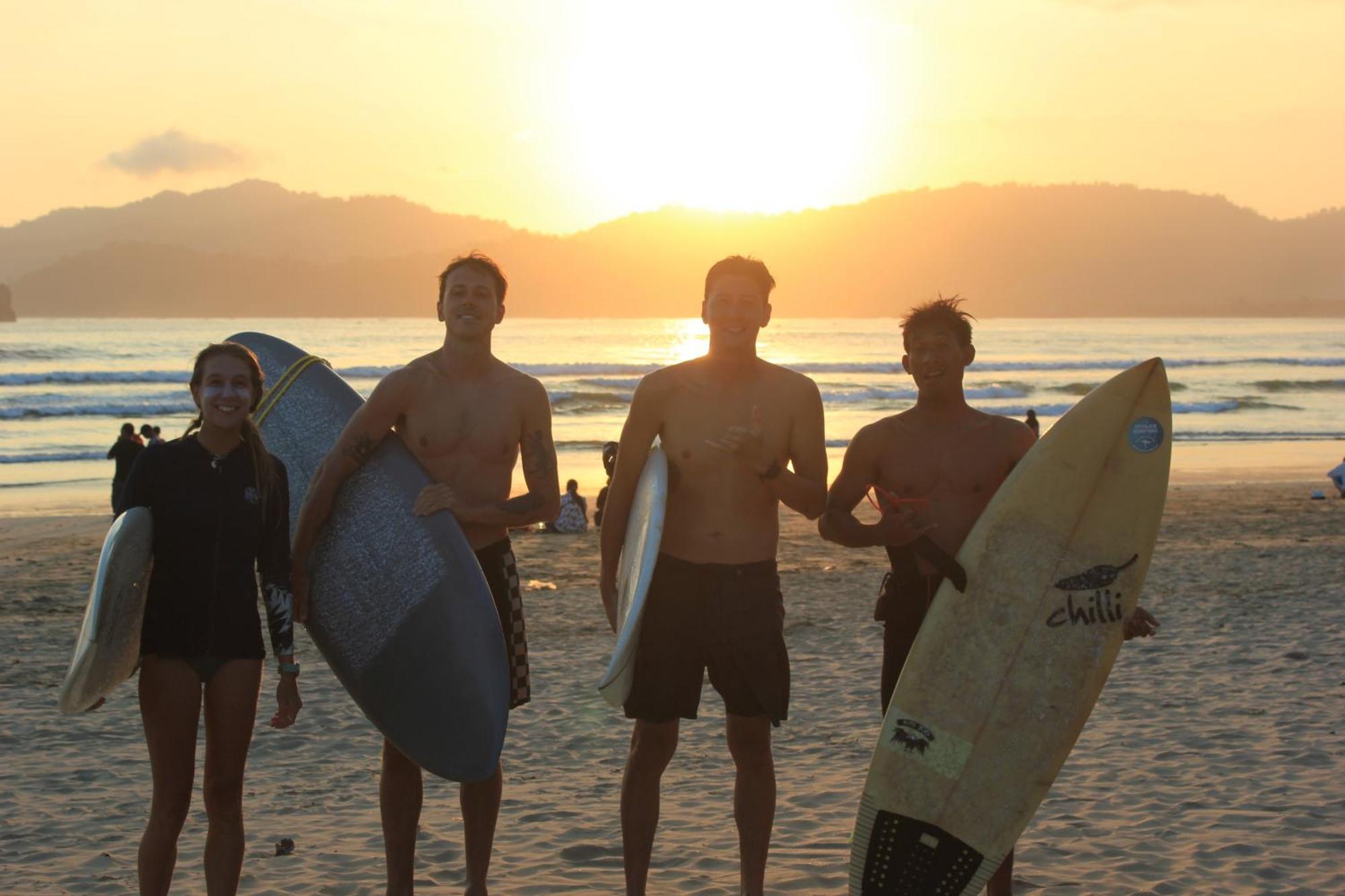 Апартаменты Ayolah Surf House &Surf Camp Jembrana  Экстерьер фото