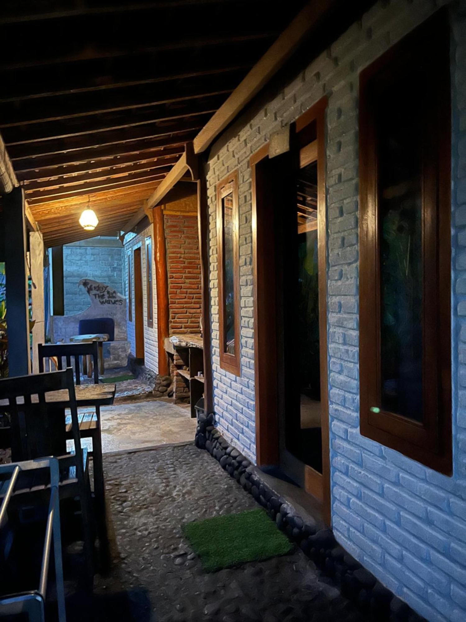 Апартаменты Ayolah Surf House &Surf Camp Jembrana  Экстерьер фото