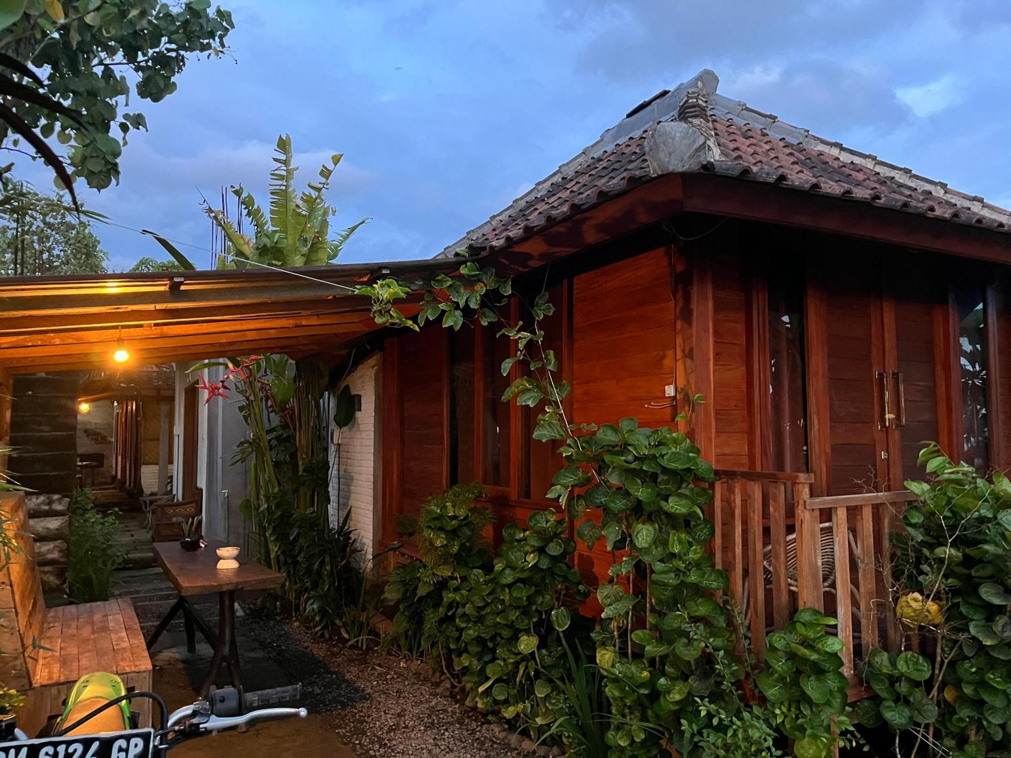 Апартаменты Ayolah Surf House &Surf Camp Jembrana  Экстерьер фото